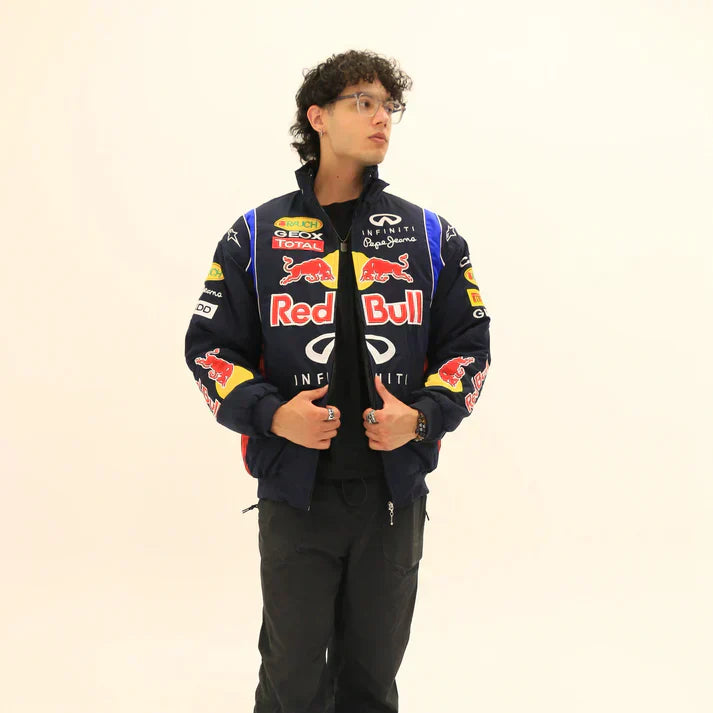 Blauw Racing Jack – Vintage F1 Bomber met Rood-Gele Accenten & Patches | Oversized Motorsport Streetwearjack