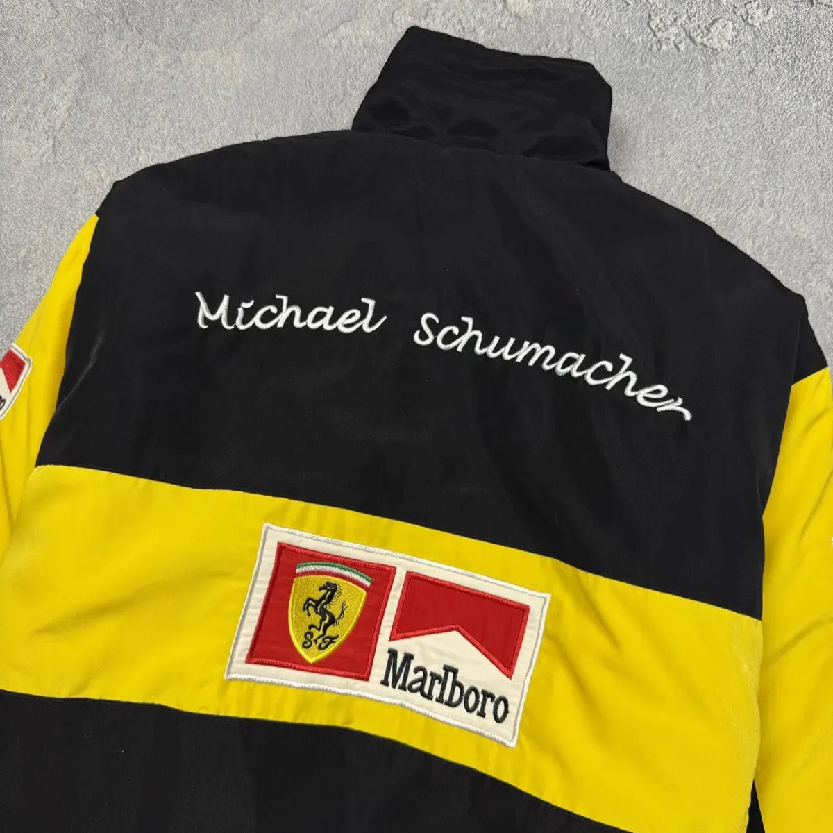 Vintage racing jacket zwart-geel – gewatteerde jas met patches